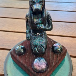 Anubis Epoxy auf Holzsockel