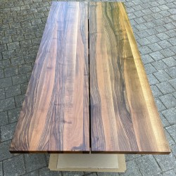 Nussbaum-Esstisch in...