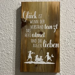 Holzschild: "Glück ist,...