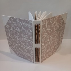 Livre à couture visible