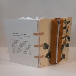 Livre avec trousse assortie