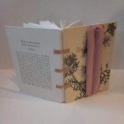 Livre avec trousse assortie