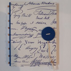 Cahier rigide à bouton