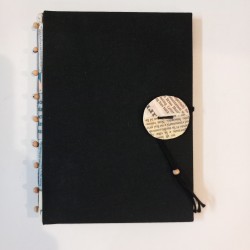 Cahier rigide à bouton