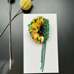 Broche faite à la main