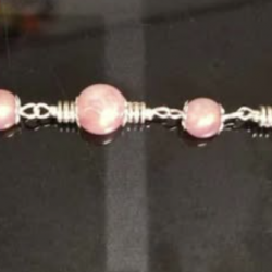 Bracelet avec perles roses...
