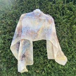 Foulard seta tinto con foglie, fiori.