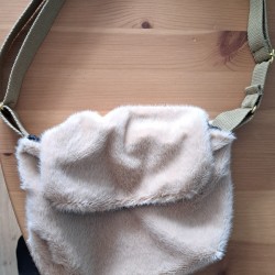 Sac bandoulière peluche